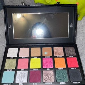 HOLD - JEFFREE STAR X SHANE MAKEUP